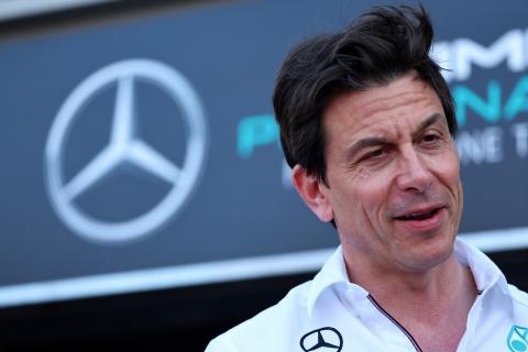 Wolff thinks “someone placed” Hamilton-Ferrari story to impact contract talks