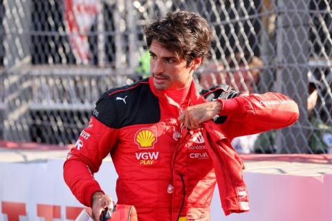 Sainz sets “before the start of next year” deadline for new Ferrari F1 deal