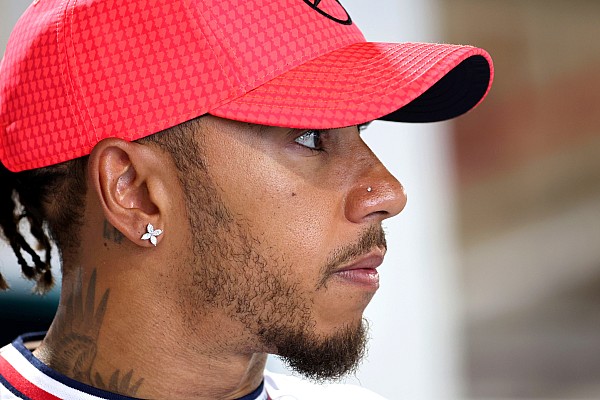 Nadir bulunan ‘Lewis Hamilton oyun kartı’ sahibini zengin etti!