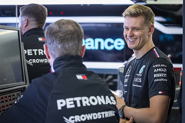 Schumacher, Mercedes W14’ün tadına ilk kez bakmaya hazırlanıyor
