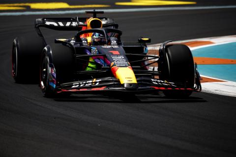 Verstappen surges clear as Leclerc shunts in second Miami practice
