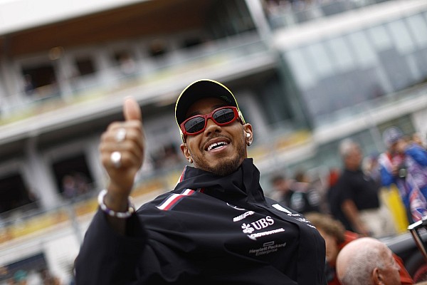 Damon Hill: “Hamilton uzun vadeli bir sözleşme istiyor”
