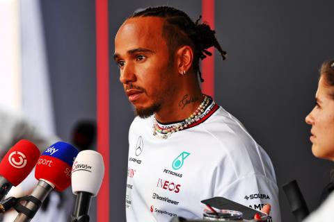 Hamilton optimistic on new Mercedes deal: “There’s no negotiation left”