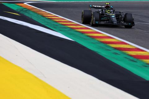 Hamilton pinches point off Verstappen with last-gasp fastest lap