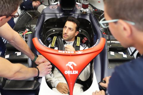 Ricciardo's verdict on de Vries’ sacking after taking his F1 seat