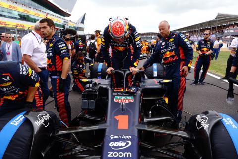 Verstappen warns F1 risks looking “stupid” by running “chewing gum” tyres