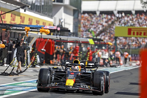 Wolff: “Verstappen, gridin geri kalanı F2 araçlarına sahipmiş gibi gösteriyor”