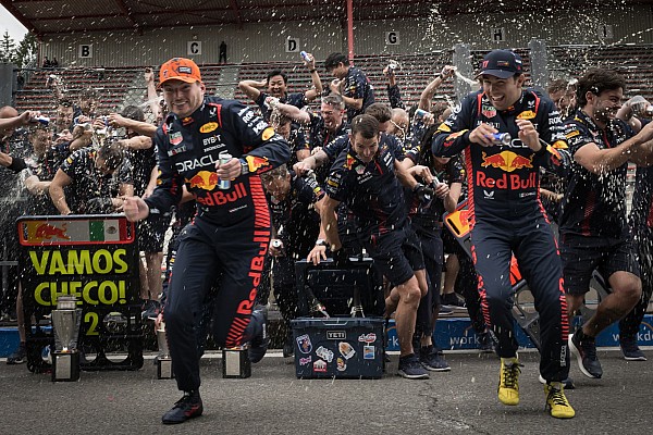 Hakkinen: “Red Bull ve Verstappen bu başarıyı hak ediyor”