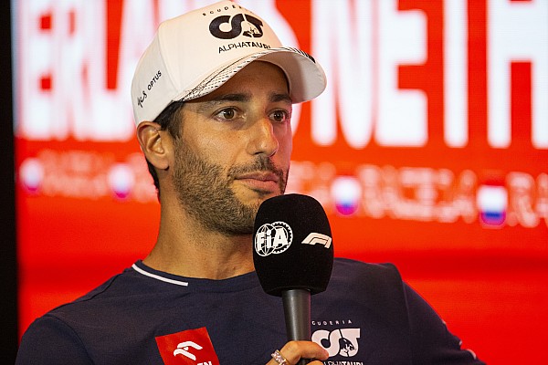 Horner: “Ricciardo’nun Singapur’da geri dönebileceğini düşünüyorum”