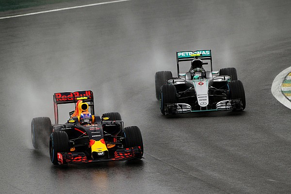 Verstappen: “Bugün olsa, Rosberg’e yaptığım o atağı yapmazdım”