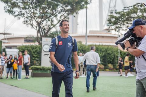 Ricciardo returns to F1 paddock following hand injury 