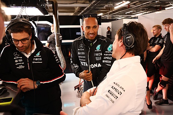 Mercedes: “Hamilton’ın sözleşme süreci pazarlama detayları nedeniyle uzadı”
