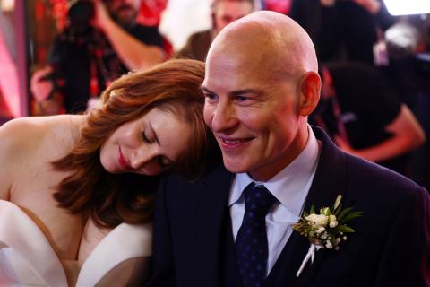 F1 champion Villeneuve gets married in F1 Las Vegas GP paddock 