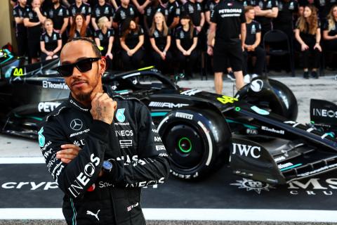 Hamilton’s “lonely” jibe at Horner, doubts Verstappen ‘wants me as his teammate’