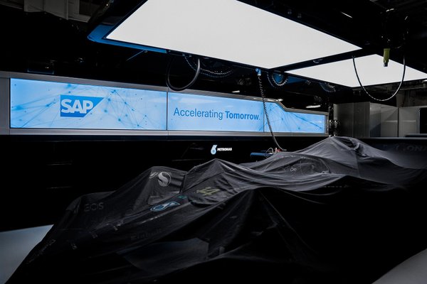 SAP, 2024’ten itibaren Mercedes Formula 1 takımının resmi partneri olacak