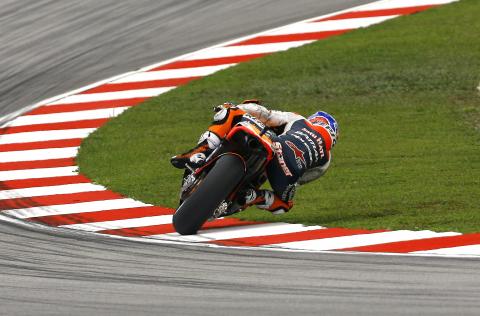 Casey Stoner criticises tech: “Put it back in the riders’ hands, let them slide”