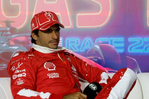 Replacement mooted if “agreement can’t be done” between Carlos Sainz and Ferrari