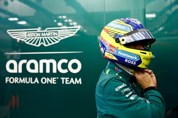 Alonso: “19 yarışçı şimdiden 2024’te şampiyon olamayacağını biliyor!”