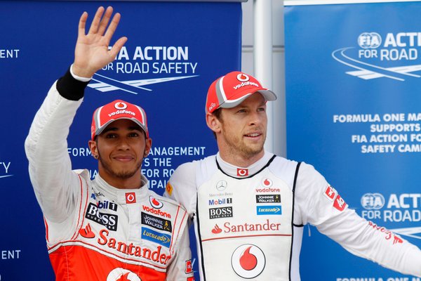 Button, Hamilton’ın Mercedes’teki son yılının zor geçebileceğini düşünüyor