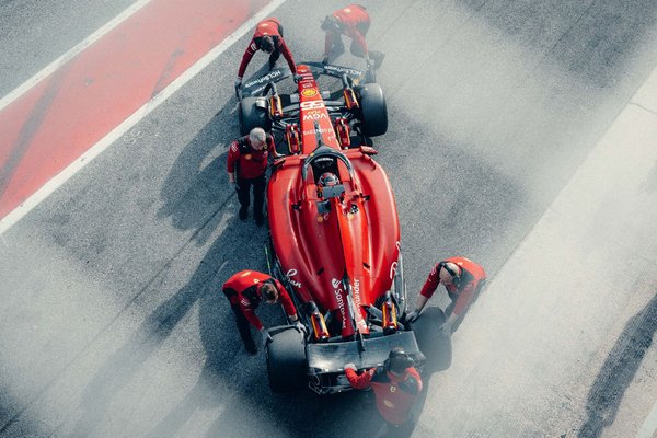 Ferrari yeni motor yazılımı sayesinde hibrit sistemden daha fazla verim alacak
