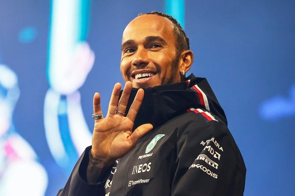 Hamilton’ın Ferrari’ye kaçışı, Mercedes korkusuyla mı hızlandı?