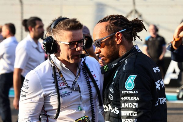 Hamilton, iki ismi Ferrari’de istiyor: Bono ve Shovlin!