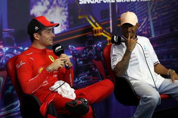 Hamilton, Leclerc’e karşı Schumacher’in Mercedes’te yaşadığı sorunlar üzerinden uyarıldı