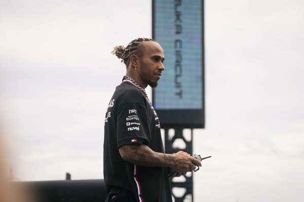 İtalyan basınına göre Hamilton, Ferrari’ye Mercedes’ten bazı mühendislerle gelebilir