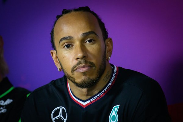 Kravitz: “Hamilton, Senna’nın yapamadığını yapmak istemiş olabilir”