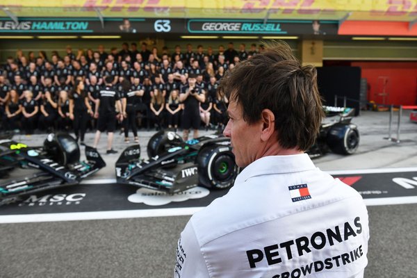 Mercedes Formula 1 çalışanlarına, Hamilton ayrılığı duyuruldu!