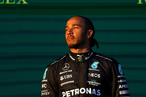 Palmer’a göre Hamilton, Mercedes’e “kısa vadeli kontrat nedeniyle” kızmış olabilir