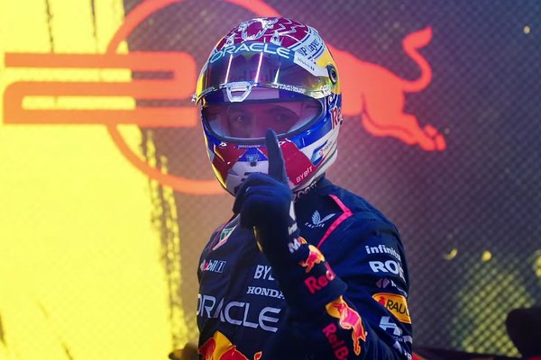 Verstappen, yeni sezonda yarışacağı kask tasarımını tanıttı