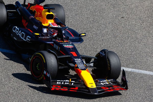 Verstappen: “RB20 çok rekabetçi bir araç olacak”