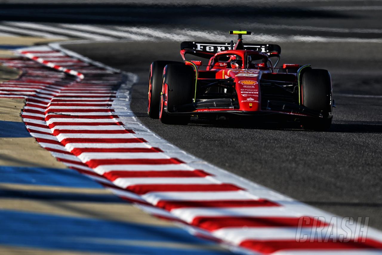 Carlos Sainz heads Fernando Alonso in competitive final practice