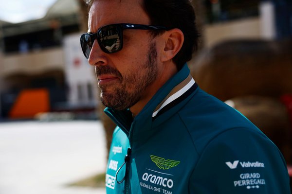 Alonso: “Red Bull ve Mercedes’in listesinde olmalıyım”