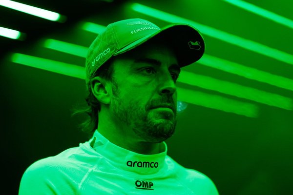 Alonso: “Tek turda tuhaf şekilde yarıştan daha hızlıyız”