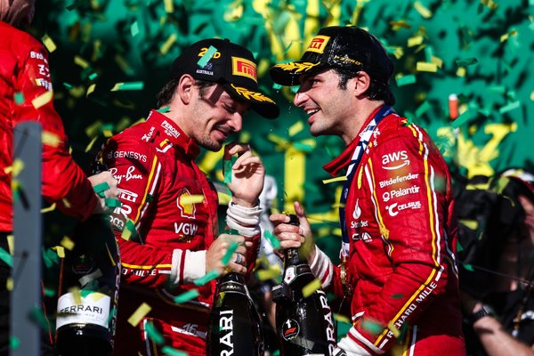 Andretti: “Sainz ve Leclerc artık griddeki herkesle başa çıkabilirler”