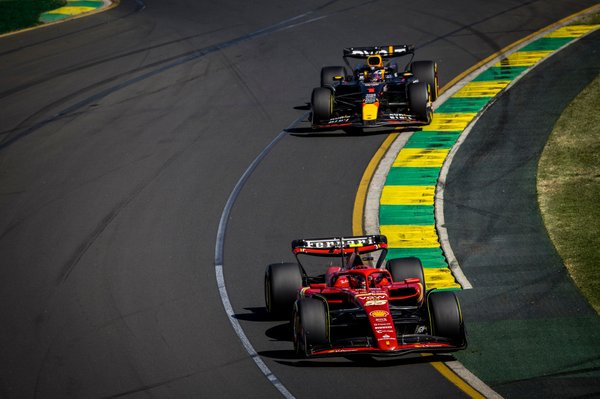 Brundle, Verstappen yarış dışı kalmasa bile Ferrari’nin Avustralya’da kazanacağını düşünüyor