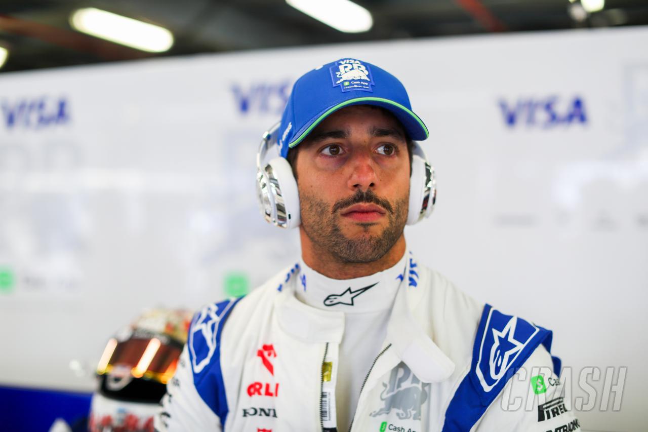 Daniel Ricciardo ‘clearly having some sort of crisis’ as pressure builds