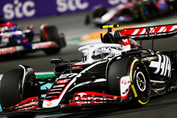 Hulkenberg: “Küçük Formula 1 takımları, puan kazanabilmek için heterodoks yollar denemeli”