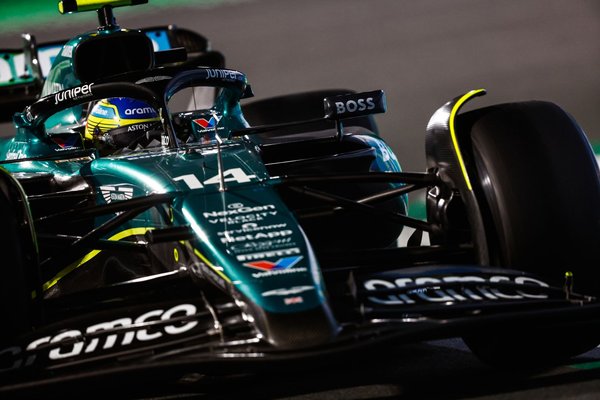 Krack: “Alonso, Suudi Arabistan GP’de rakipleriyle dalga geçiyordu”