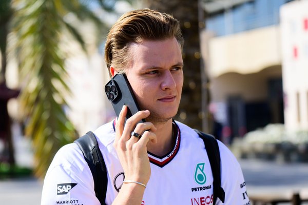 Steiner: “Mick 2025’te Formula 1’e dönemezse, bir daha dönemez”
