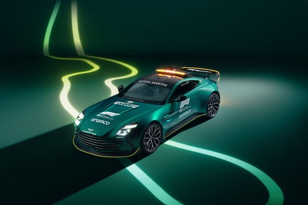 Suudi Arabistan Yarış öncesinde, Aston Martin’in yeni Formula 1 güvenlik aracı tanıtıldı