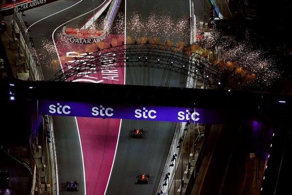 Verstappen: “Suudi Arabistan’da beklenenden daha iyiydik”