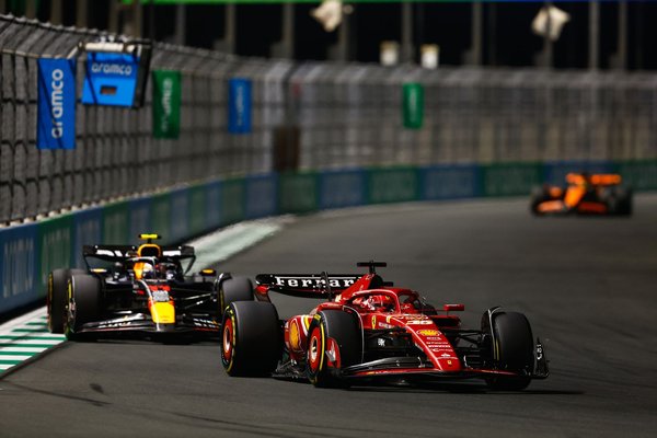 Windsor: “Ferrari’nin güncellemelerle RedBull’u yakalaması pek mümkün değil”