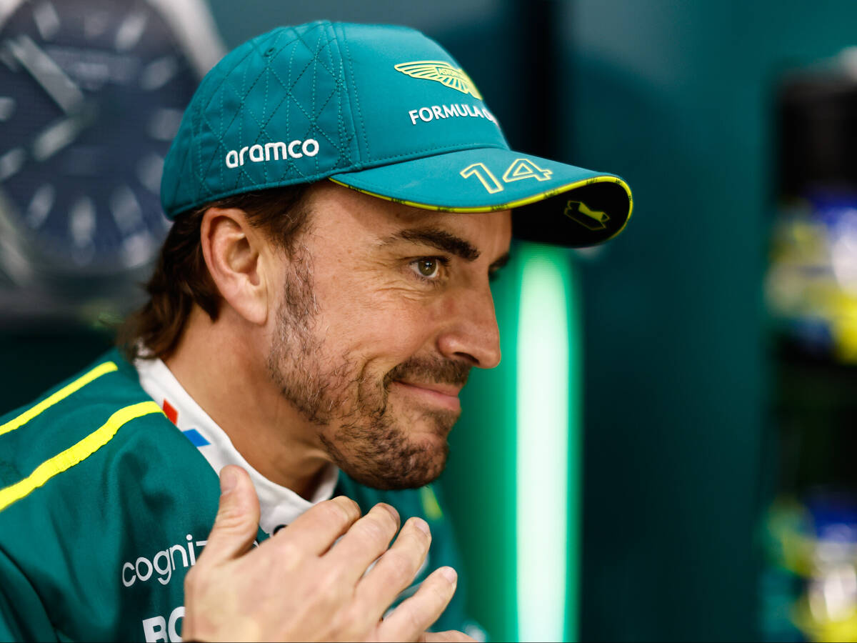 Vertrag mit Aston Martin verlängert: Fernando Alonso bleibt bis Ende 2026!