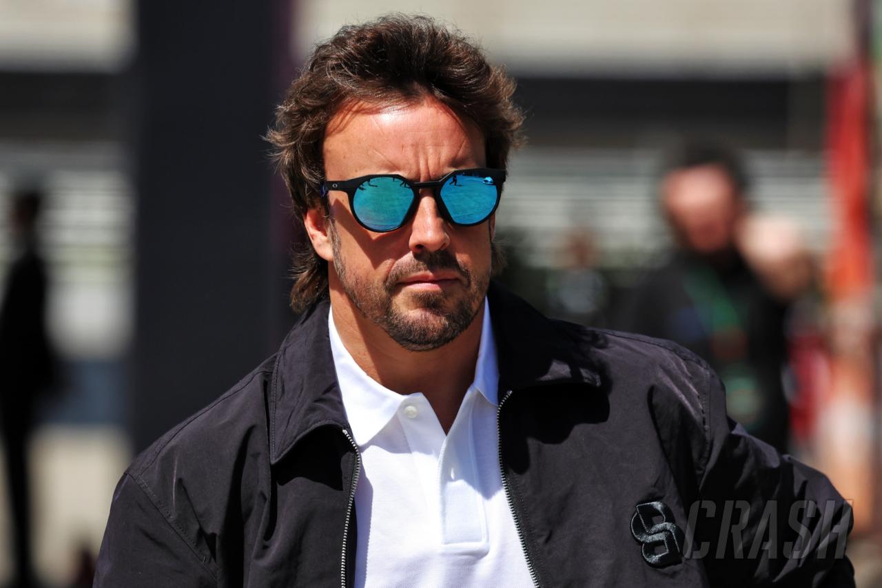 Fernando Alonso admits “talks” but puts a stop to Mercedes or Red Bull “rumours”