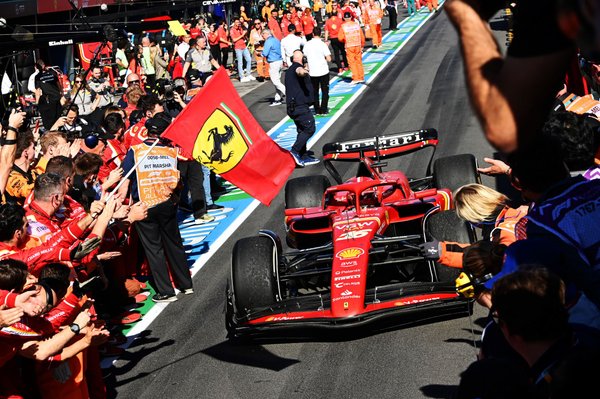 Arnoux: “Ferrari, takımlar şampiyonu olabilir”