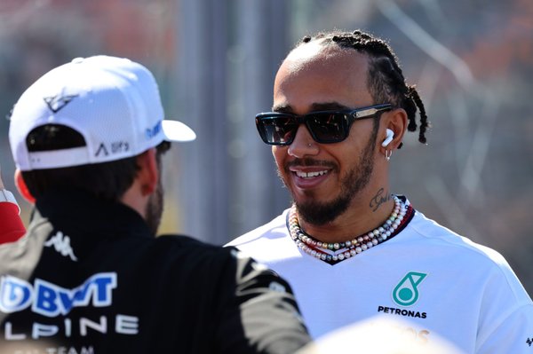 Hamilton: “Ferrari’de yarışmak benim için her zaman bir hedefti”