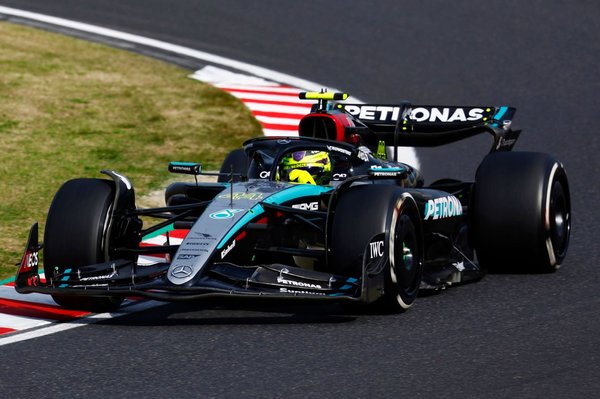 Hamilton: “Sanırım startta Leclerc aracıma hasar verdi”